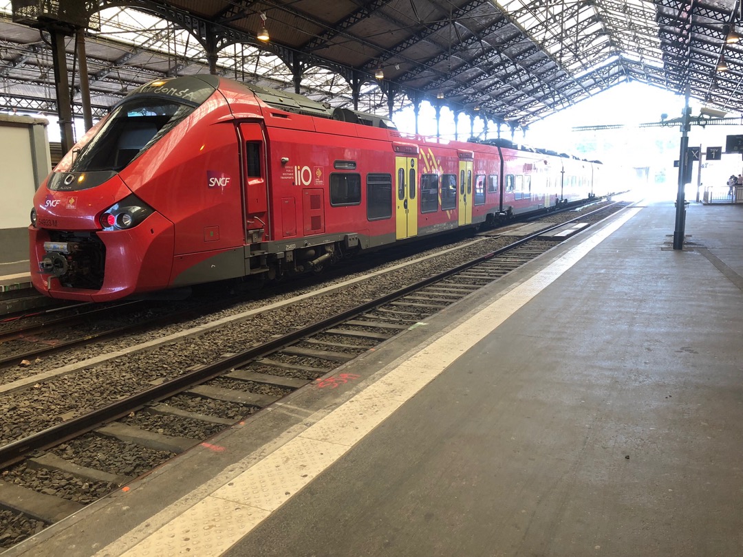 roeland_bouricius on Train Siding: Toulouse Matabiou, met een inOui TGV naar Lyon, een Intercité en een regionale trein.