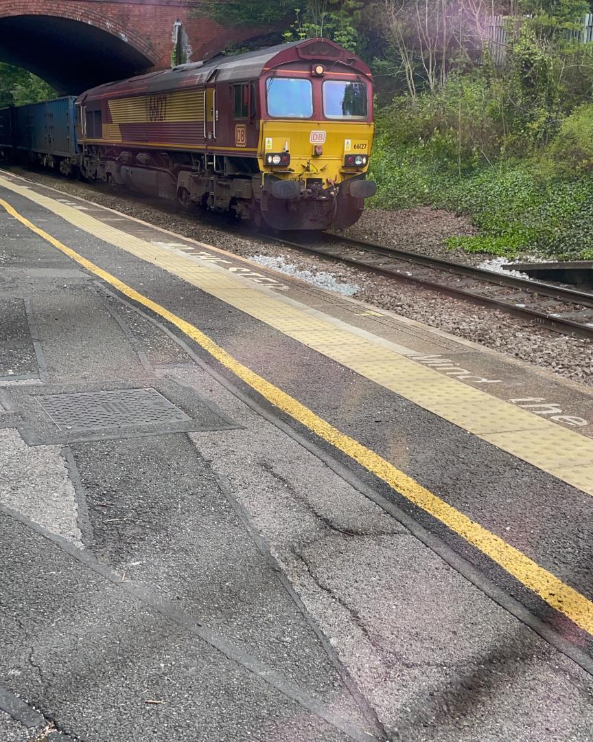 courtney-alexandra on Train Siding: Train spotting with the children today. We got a toot and a wave 🙌🙌⭐️⭐️