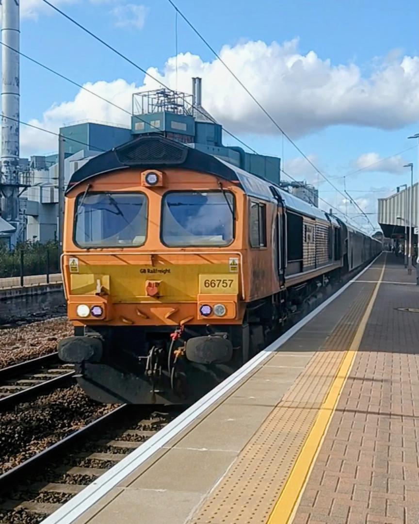 TrainGuy2008 🏴󠁧󠁢󠁷󠁬󠁳󠁿 on Train Siding: I have had a hellfire day in Warrington Bank Quay today.. double headed Class 50s, a triple headed
90+66...