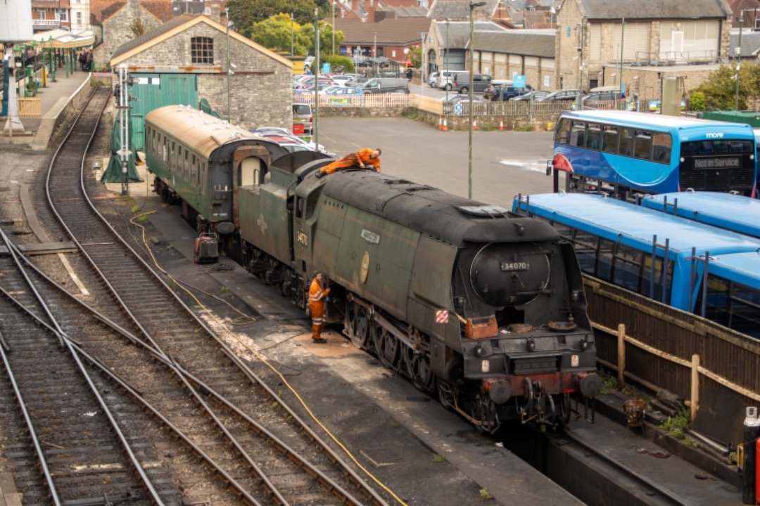 Martin Coles on Train Siding: A few pics from Wednesday 28th August at The Swanage Railway, U Class 31806 and 33111 at Corfe Castle, and West Country 34028 and
Bullied...