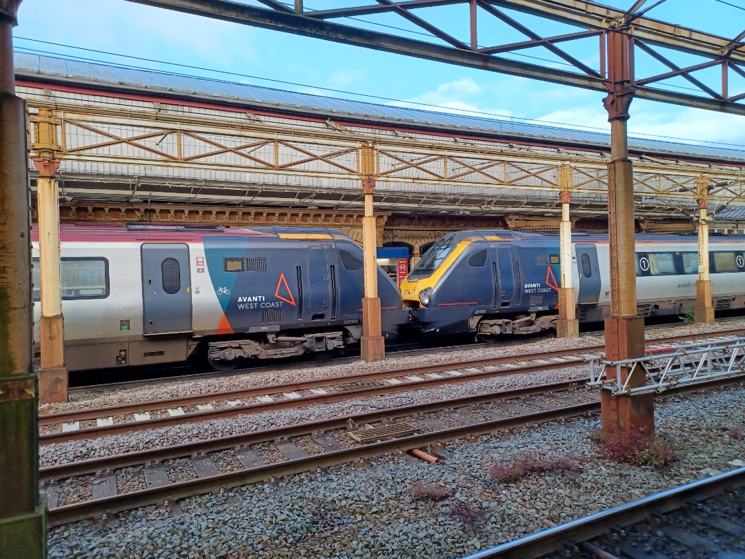 Trainnut on Train Siding: #photo #train #diesel #emu #dmu #station Celebrity Hst power cars, 508127 and 507005 going for scrap with 37884, Avanti Supervoyager,
158773...