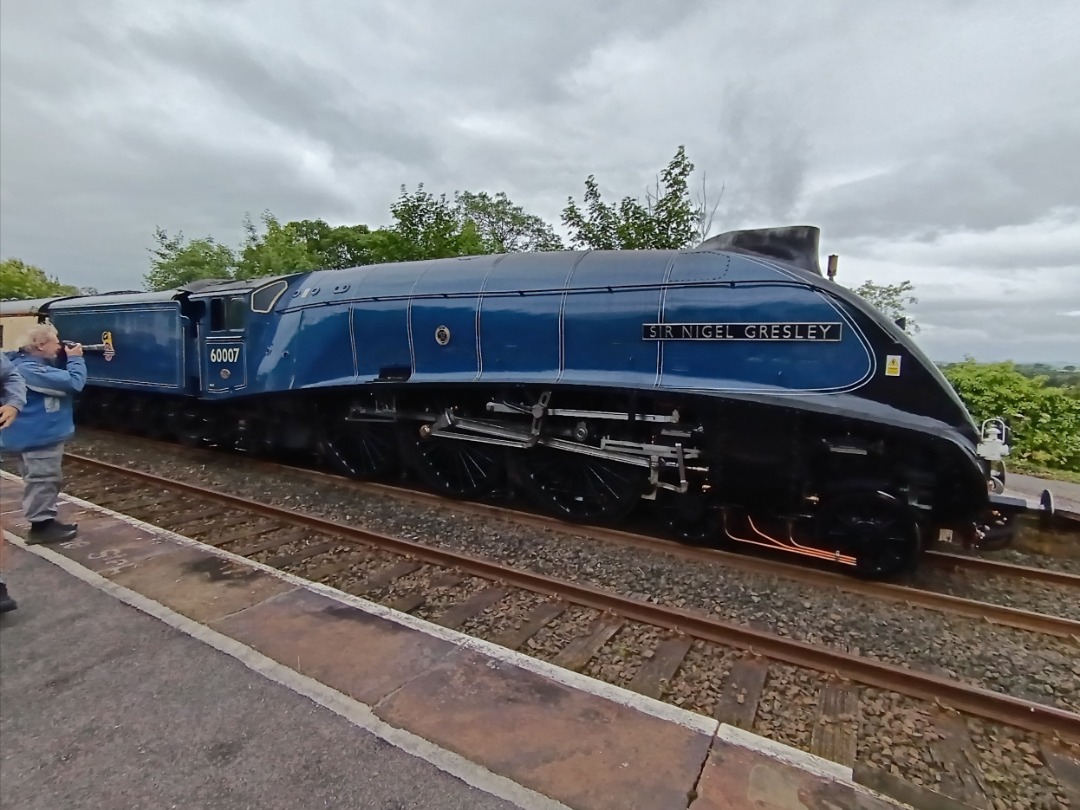 Whistlestopper on Train Siding: LNER A4 No. #60007 "Sir Nigel Gresley' and class 57/3 No. #57311 pausing at Appleby to take on water this morning
working the outbound...