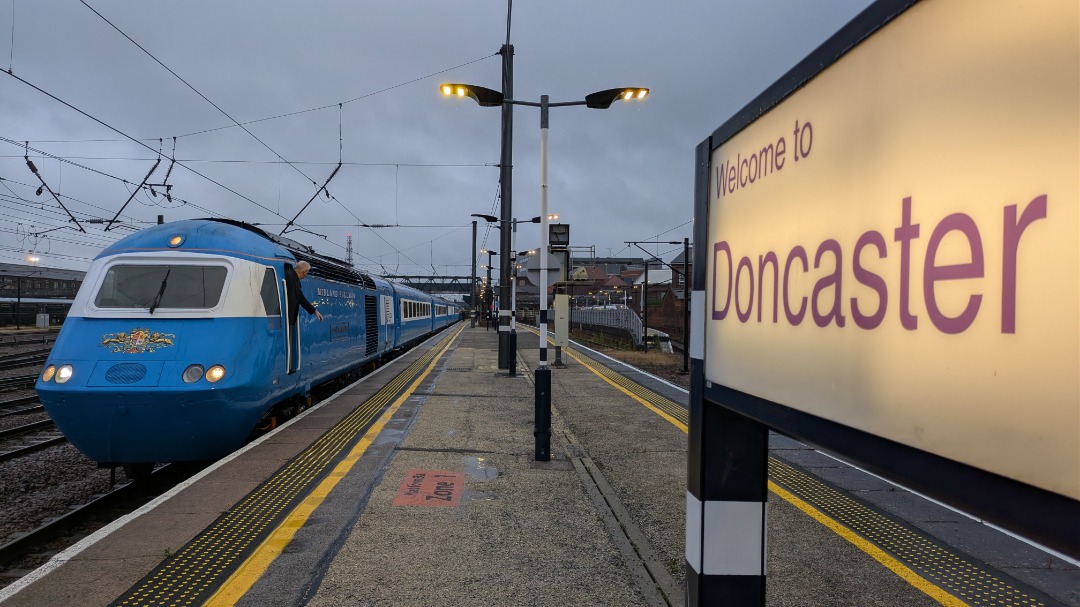 kieran harrod on Train Siding: Midland Pullman HST 43046 + 43055 at Doncaster yesterday morning stopping on platform 3 to pick up on its charter from York to
Paignton....