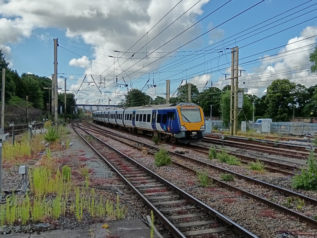 Whistlestopper on Train Siding: Northern class 331/1 No. #331109 arriving into Preston this morning working 1N82 0839 Liverpool Lime Street to Blackpool.