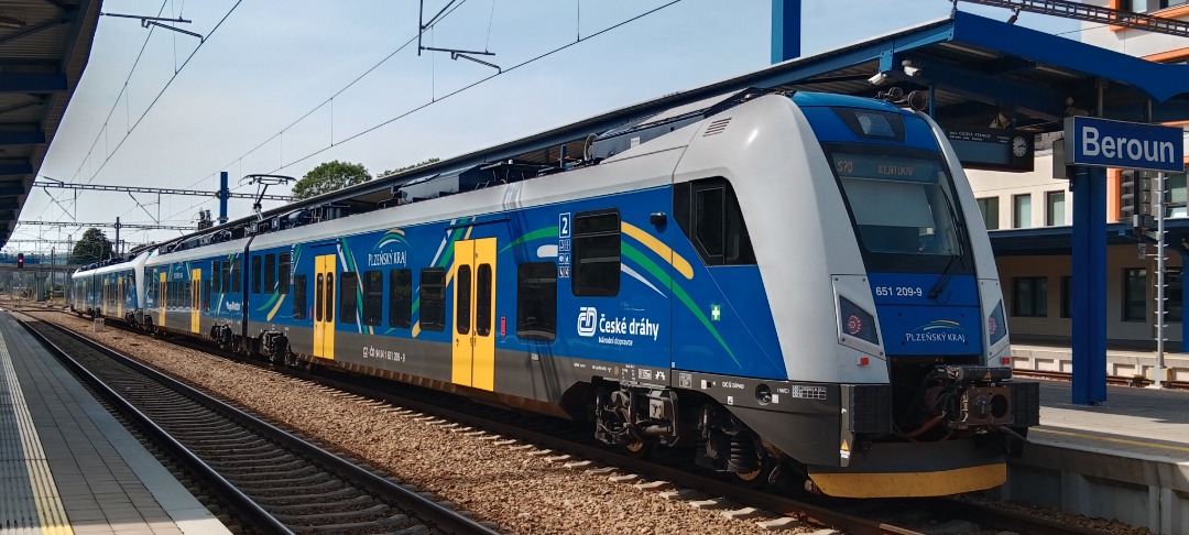 Davca ☑️ on Train Siding: Passenger train regiopanter in plzeňský kraj livery in Beroun ( Passenger train Beroun - Plzeň main station)