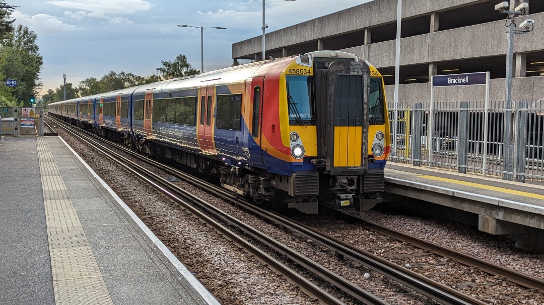 Stephen Hack on Train Siding: 24/08/23 - A few from the SWR network today around Bracknell and Wokingham before and after work.