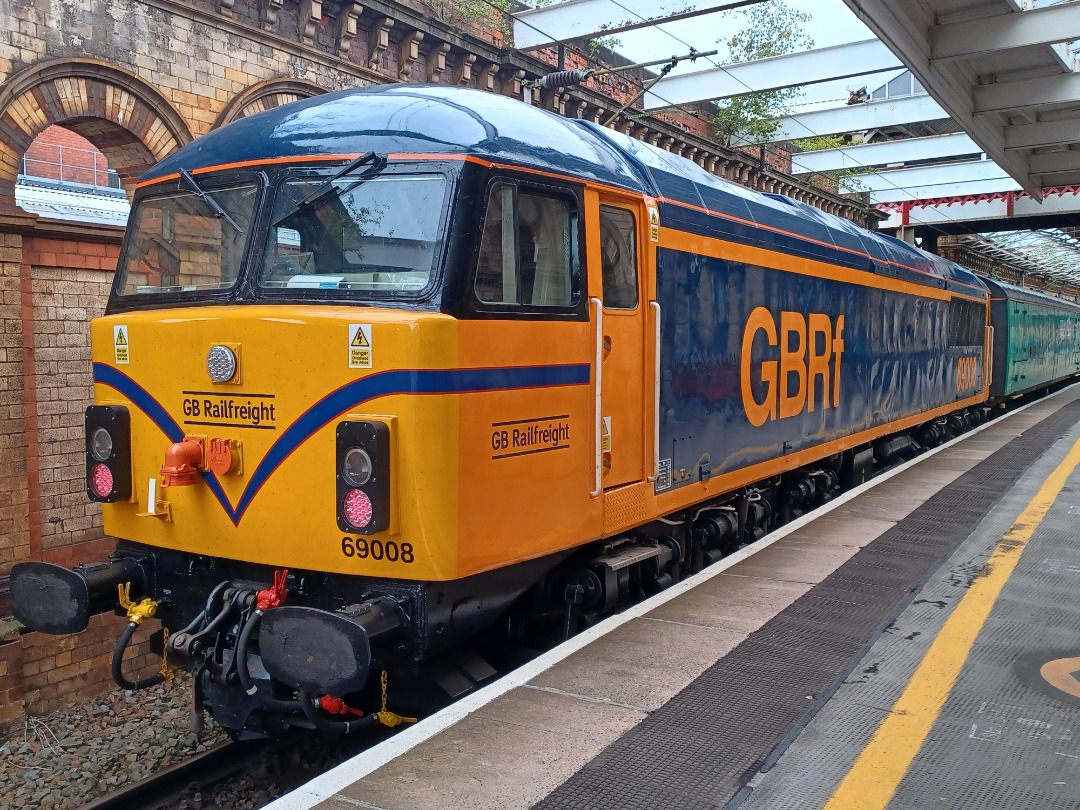 Trainnut on Train Siding: Some of the movements this week. 37611, 60028, 69008, 47749, 458523, 805002, 08631 and 43049. All taken at Crewe