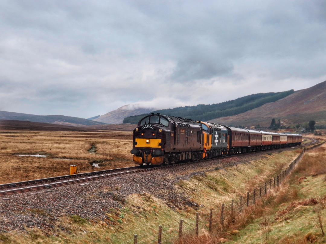 The Jamster on Train Siding: West Coast Railways 37685 and SRPS 37403 are seen between Achnasheen and Achanalt working 1Z37 from Kyle of Lochalsh to
Edinburgh...