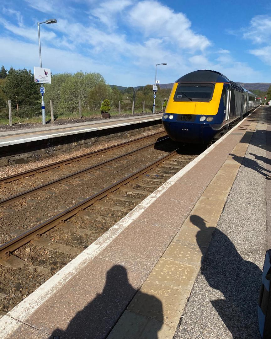 Christopher Middleton on Train Siding: Scotrail Inter7city at Carrbridge working the 09:13 to Glasgow Queen Street from Inverness