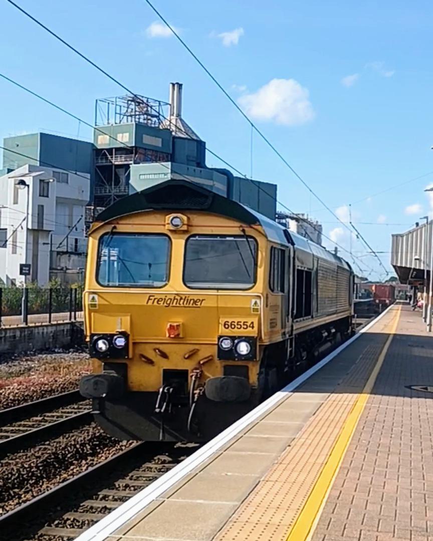 TrainGuy2008 🏴󠁧󠁢󠁷󠁬󠁳󠁿 on Train Siding: Today's been a great day in Warrington Bank Quay! Lots of freight and a good amount of tones..
my only issue...