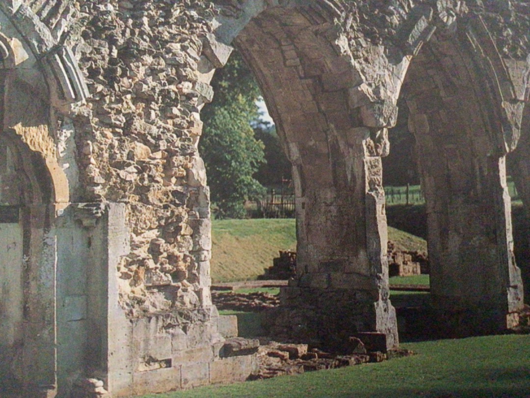 Alex Coomber on Train Siding: Within sight of the Gloucestershire & Warwickshire Railway and once served by a halt on the line are the remains of the
Cistercian Hailes...