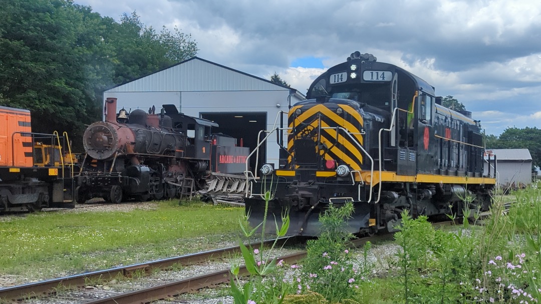 CaptnRetro on Train Siding: "Family photo" and a shot of the two #alco locomotives side by side. Current active roster of the Arcade & Attica,
based out of Arcade, NY...