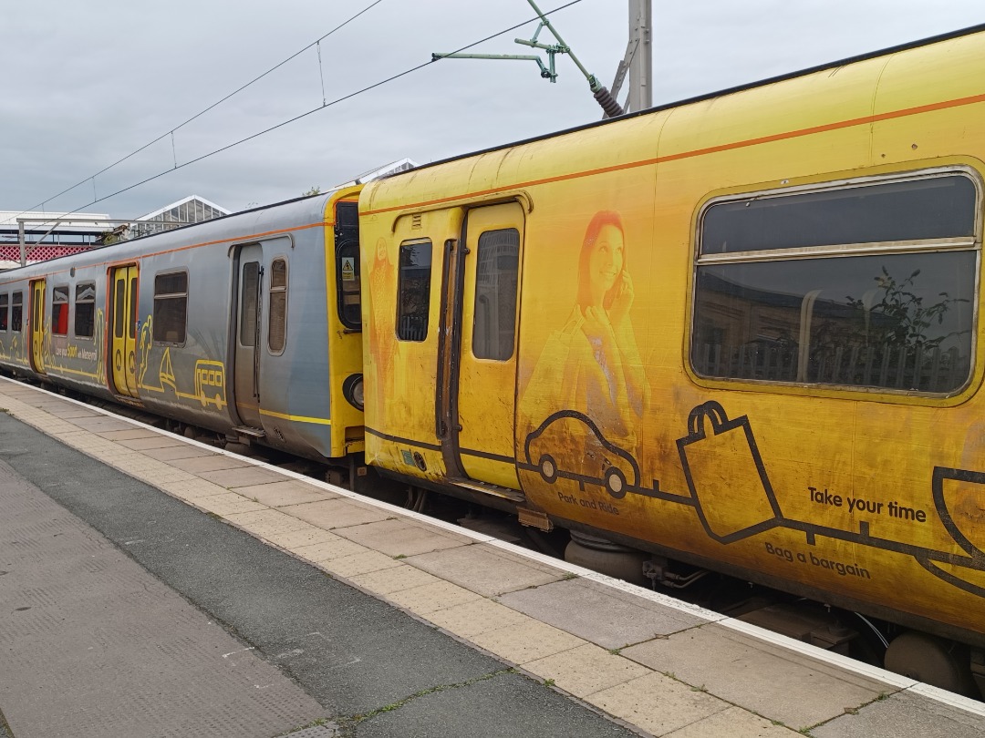 Trainnut on Train Siding: #photo #train #diesel #emu #dmu #station Celebrity Hst power cars, 508127 and 507005 going for scrap with 37884, Avanti Supervoyager,
158773...