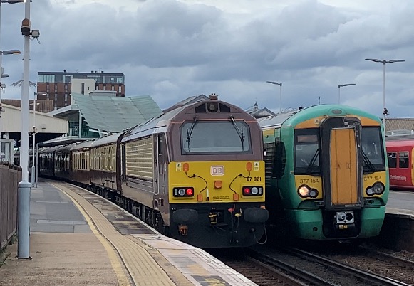 UKTS on Train Siding: Clapham Junction- 5/10/24. I went to Clapham Junction to catch some SWML action, and another special guest 😏, The Belmond Pullman 67s
(67021...