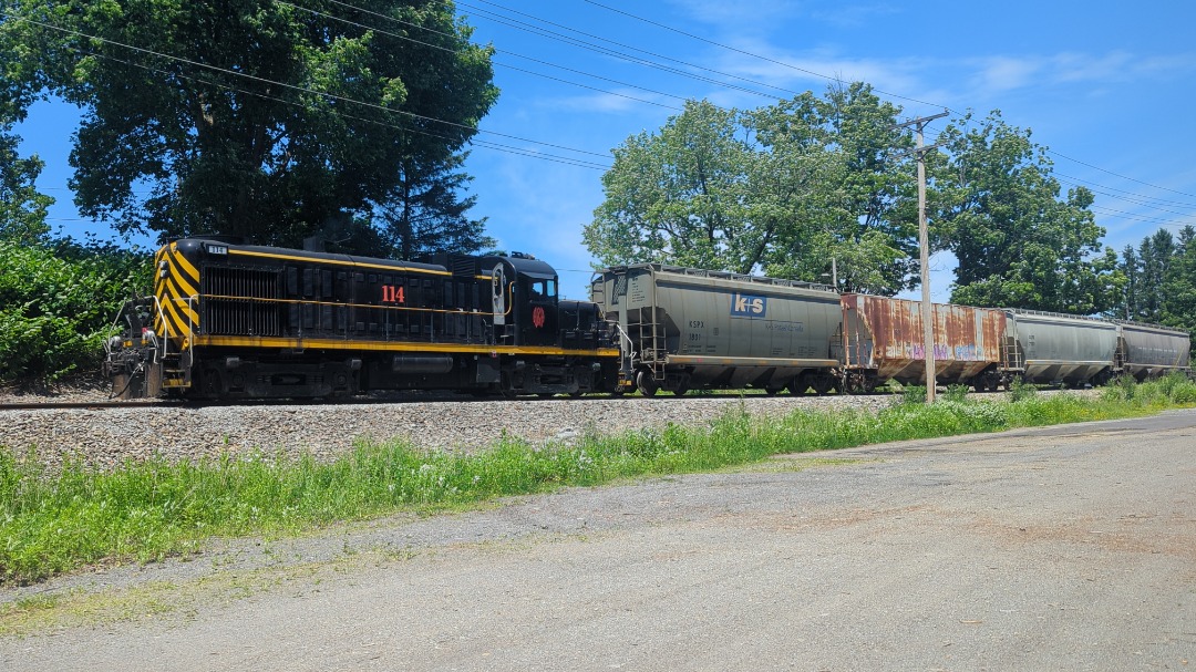 CaptnRetro on Train Siding: A mere 10 minutes ago, luck would shine on me as I was out on a walk with my family and I strolled up next to the old Hummingbird
Toy...