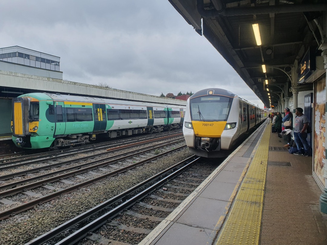 Murray Jones on Train Siding: A few photos from Three Bridges and Redhill on 27 November 2023, including a (slightly blurry) shot of 66142 running a freight
service.