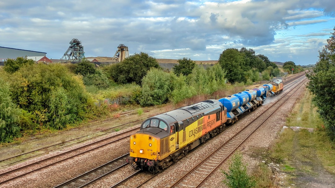 kieran harrod on Train Siding: Colas rail class 37 locomotives (27254 + 37116)forming 3J51 from York thrall yard to York thrall yard via Scarborough on the
first RHTT...