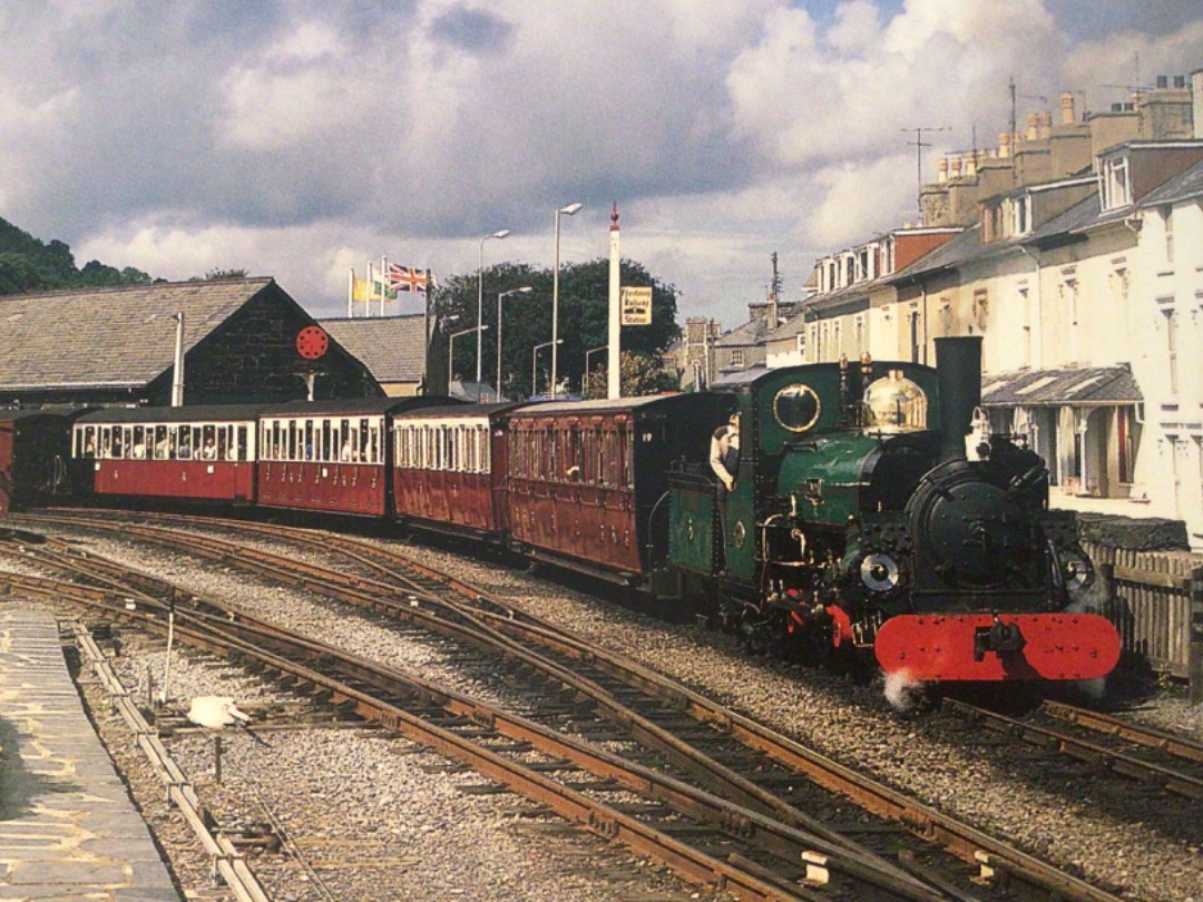 Alex Coomber on Train Siding: The 2-4-0 saddle tank Linda began life as a 0-4-0ST built by Hunslet in 1893 for the Penrhyn Quarry Railway. She was rebuilt as a
2-4-0ST...