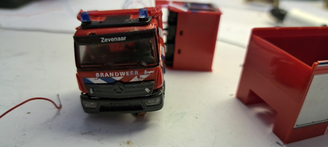 jllegierse, Jan on Train Siding: #modelrailway #h0scale#Brandweerauto in de maak#DC car# Nederlandse brandweer merk Herpa "Zevenaar" ombouwen naar DC
car.