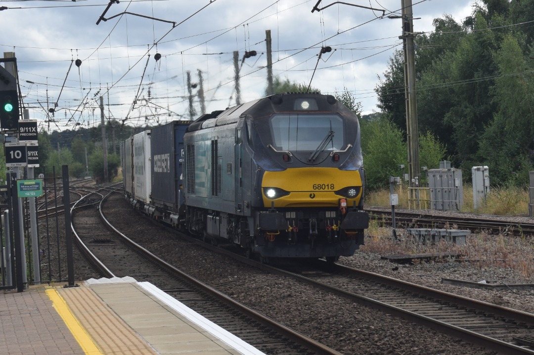 Hardley Distant on Train Siding: CURRENT: 68018 'Vigilant' passes through Warrington Bank Quay Station today with the 4S44 12:05 Daventry
International Railfreight...