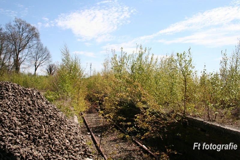 Christiaan Blokhorst on Train Siding: Verlaten trein remise in montzen belgië. Foto's zijn uit 2017 toen ik net begon met fotografie van verlaten
plekken. Ik probeer...