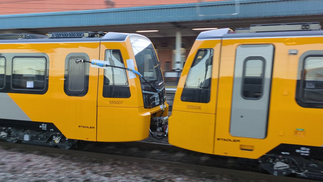 kieran harrod on Train Siding: Rail adventure HSTs 43465 + 43468 at the head of 6Q55 Wembley terminal - York Holgate sidings with two new T&W metro units
(555006 +...