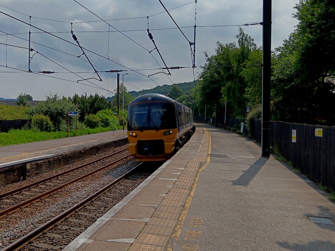 Whistlestopper on Train Siding: Northern class 333/0 No. #333012 calling at Keighley working 2H30 1026 Leeds to Skipton.