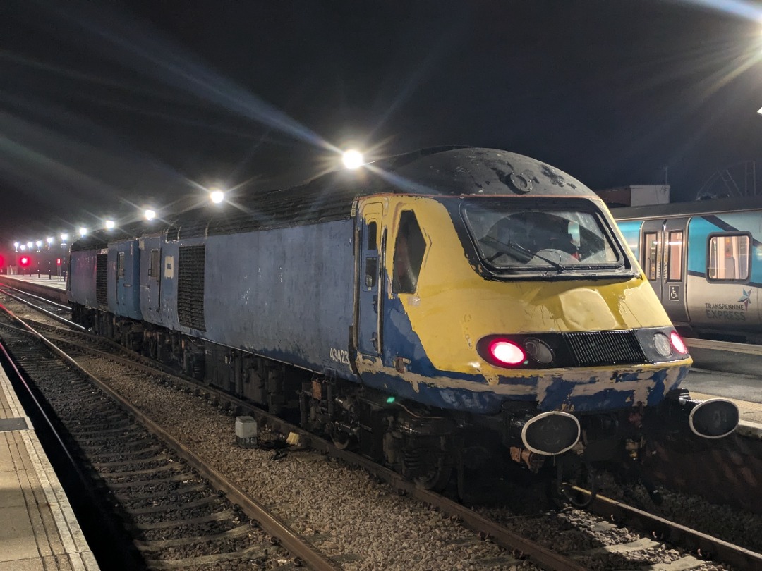 Rail Ale Adventures on Train Siding: Seen at Cleethorpes this evening, Rail Adventure HST power cars 43423 & 43467 working 0Z46 Newark to Cleethorpes and
returning on...