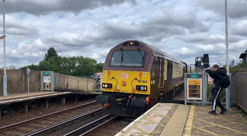 UKTS on Train Siding: Clapham Junction- 5/10/24. I went to Clapham Junction to catch some SWML action, and another special guest 😏, The Belmond Pullman 67s
(67021...