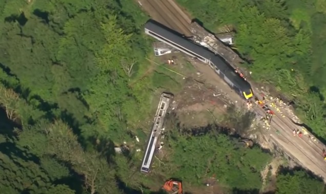 Jess Clark on Train Siding: 43030 43140 in stonehaven derailment. 2 dead, driver dead. Praying to people that have been in the crash. As a HST lover this breaks
my...