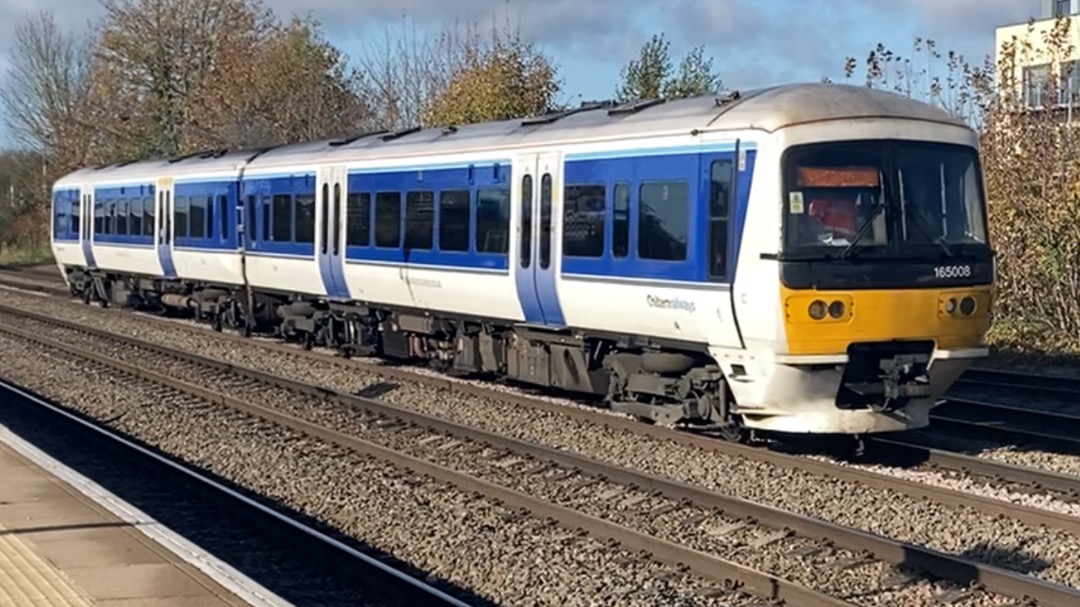 Theo555 on Train Siding: A few more pics from Leamington Spa after I got another opportunity to go out and head there again. Went on a Cross Country Class 221
Voyager...