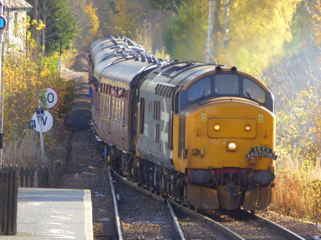 The Jamster on Train Siding: SRPS 37403 is seen on the approach to Pitlochry while working 1Z37 from Linlithgow to Inverness. 27/10/18