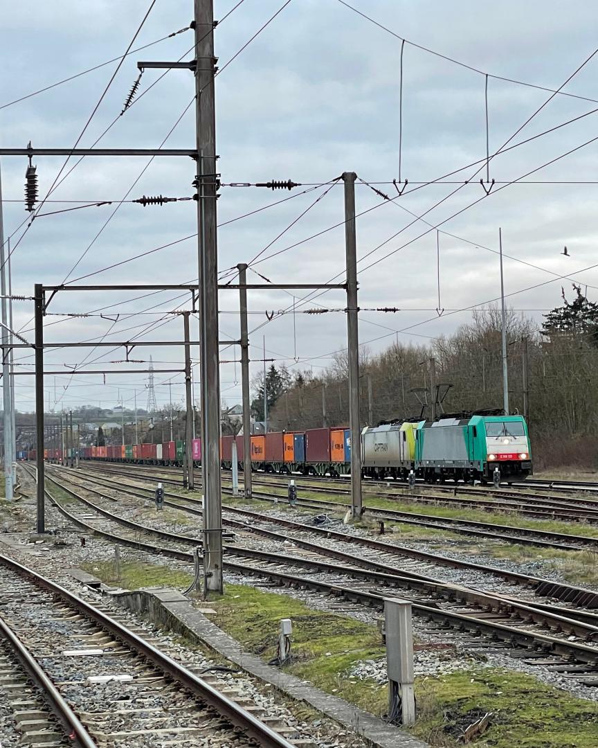 Benjamin Rausch on Train Siding: TCA a destination de Anvers attendant son départ à Athus #conducteurdetrain #trainspotting #train #electric
#traxx #marchandise