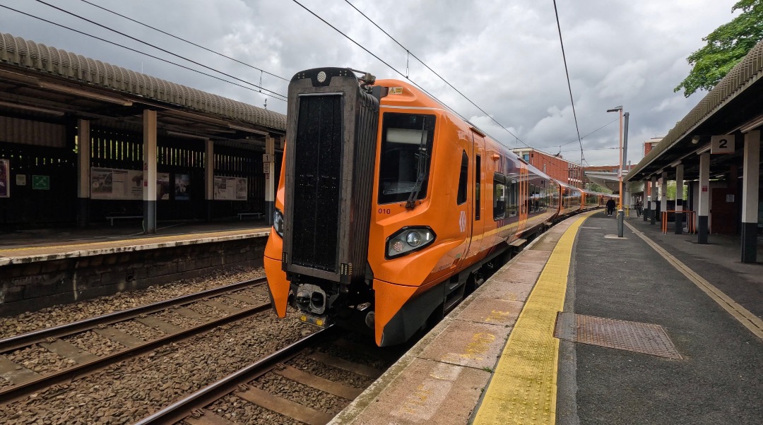 George on Train Siding: A few photos from yet another WMDT with @Theo555 today, rode some 390's, 68's and 158's among others and saw 37601
dragging 730220 through...