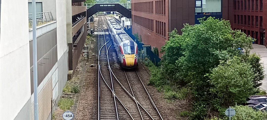 Hardley Distant on Train Siding: CURRENT: 800210 passes Brayford Level Crossing after leaving Lincoln Central Station with the 1B83 11:27 Lincoln Central to
London...