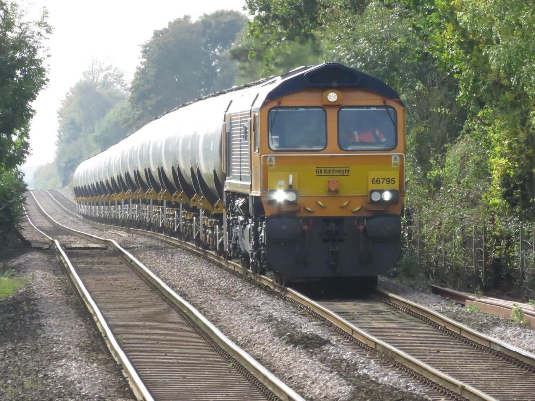 Inter City Railway Society on Train Siding: 66795 approaches Salhouse with the 6P41 09.57 Harwich Refinery to North Walsham GBRF empty condensate tanks.