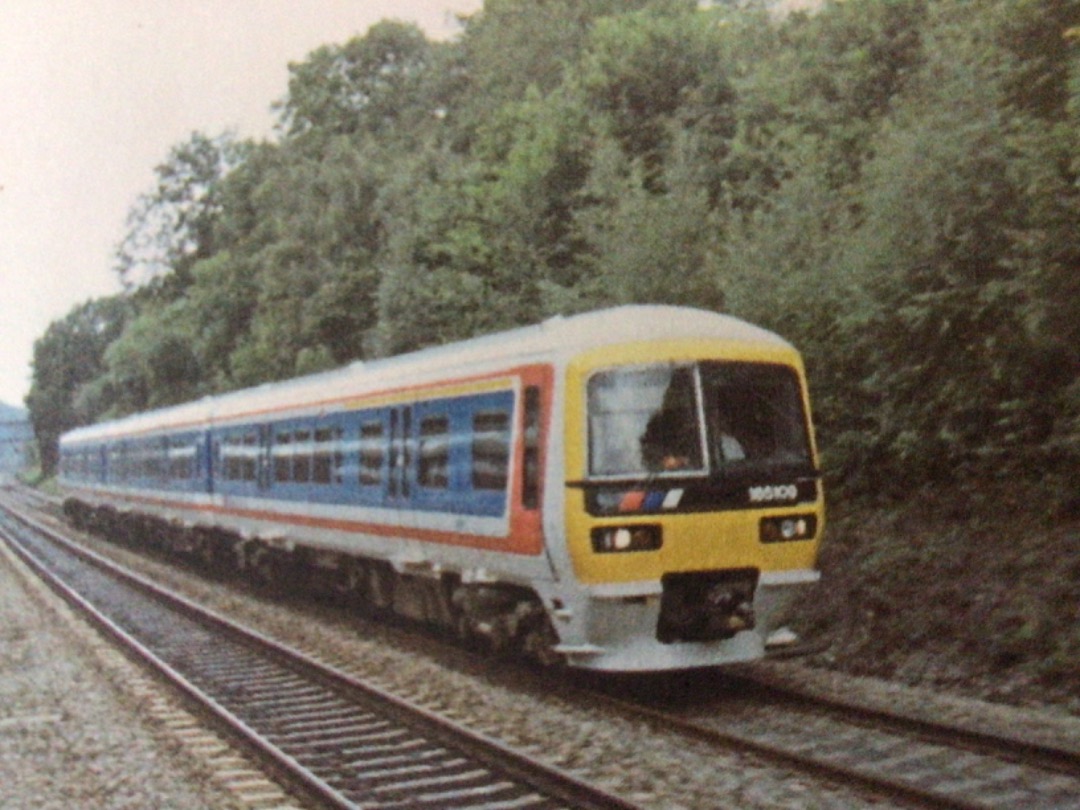 Alex Coomber on Train Siding: A Class 165. No. 165109. No. 165109 powers through Sonning Cutting in Berkshire towards London Paddington in September 1992.