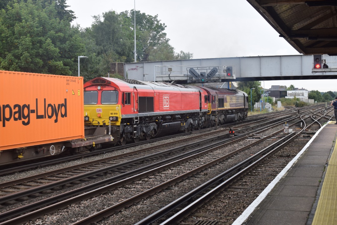 Hardley Distant on Train Siding: CURRENT: 66013 (Front) and 66010 (Behind) pause at and then depart from Eastleigh Station today with the 4V54 10:54 Southampton
Marine...