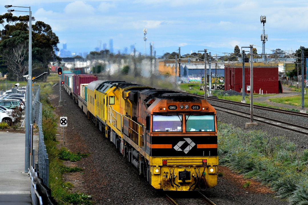 Shawn Stutsel on Train Siding: Aurizon's GWU015, ACD6061, and G533 thunders through Williams Landing, Melbourne with 5MP1, Intermodal Service bound for
Perth, Western...