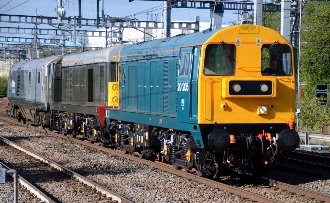 Inter City Railway Society on Train Siding: 20205 & 20007 on 5M82 Bristol Barton Hill to Wembley LMD with DVT 82305 at Swindon