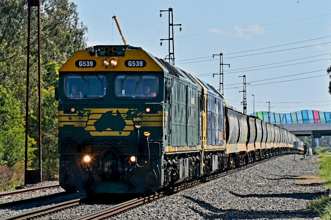 Shawn Stutsel on Train Siding: Pacific National's G539 ( Still in Freight Australia livery) and BL33 rolls through South Kingsville, Melbourne with a Grain
Hopper...