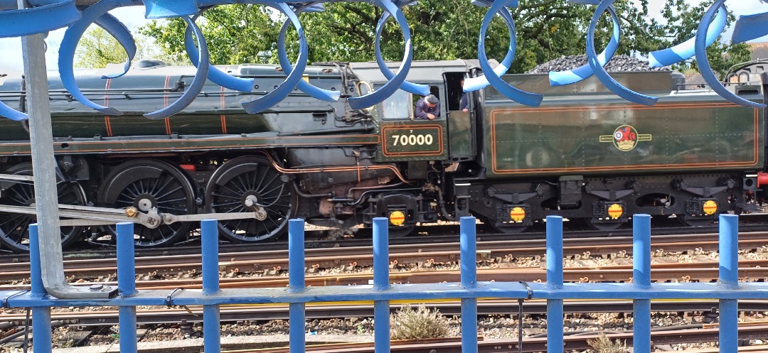 Train Matt1 on Train Siding: This is 70000 Britannia at Horsham as 1Z52 Littlehampton to Horsham points 2001 & 1Z54 Horsham points to Chichester with 57311
on the rear...