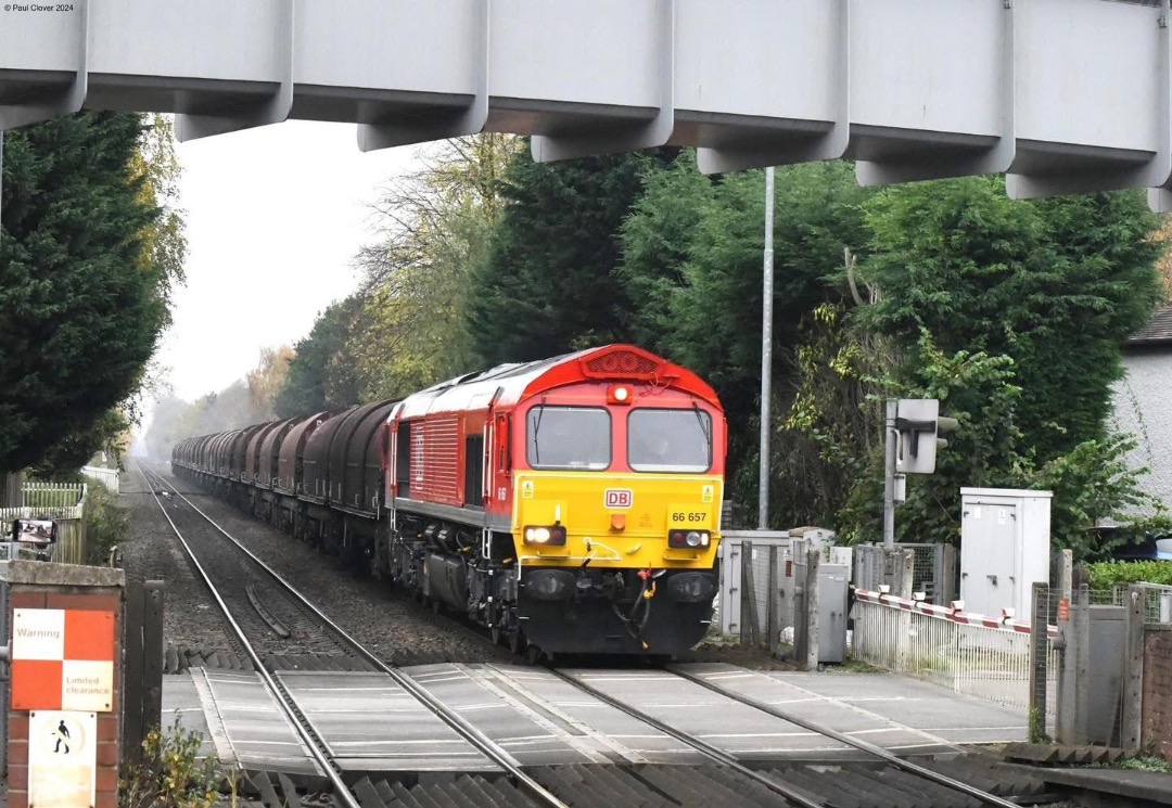 Inter City Railway Society on Train Siding: 66657 (66183) working the 6E02 1230 Toton Up Sidings/New Bank to Boston Sleaford Sidings.