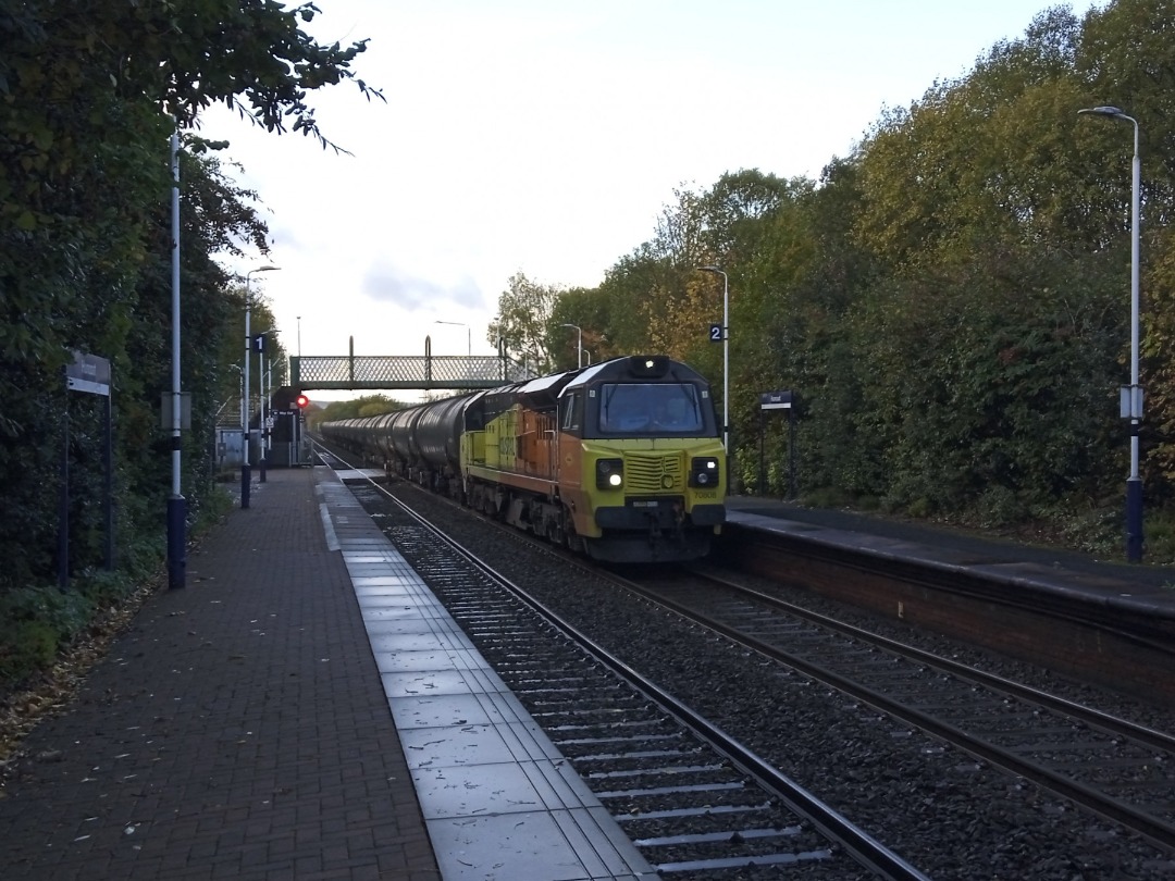 Whistlestopper on Train Siding: Today (Friday 1st November 2024) the final ever bitumen train to work into the Ribble Total Energies site near Preston is
traversing...