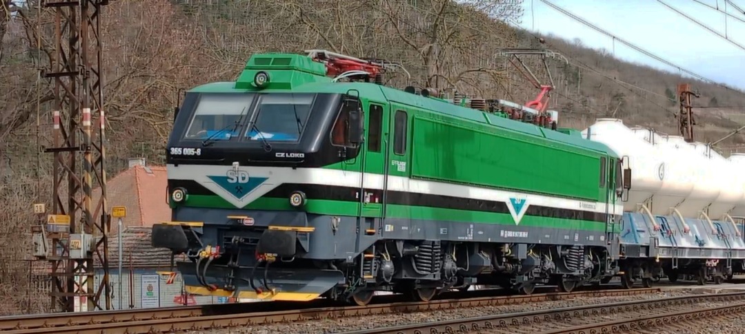 Davca ☑️ on Train Siding: Two rare electric locomotives effisliner 3000 "Belgičanka" operated by S.D. kolejová doprava in
Karlštejn