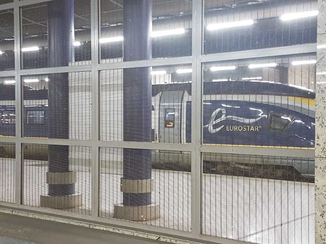 Raphael Nikolaus on Train Siding: Also on my way back home from Antwerp to Köln on the 29/02 this year I could glance through the fencing in Brussels-Midi
towards...