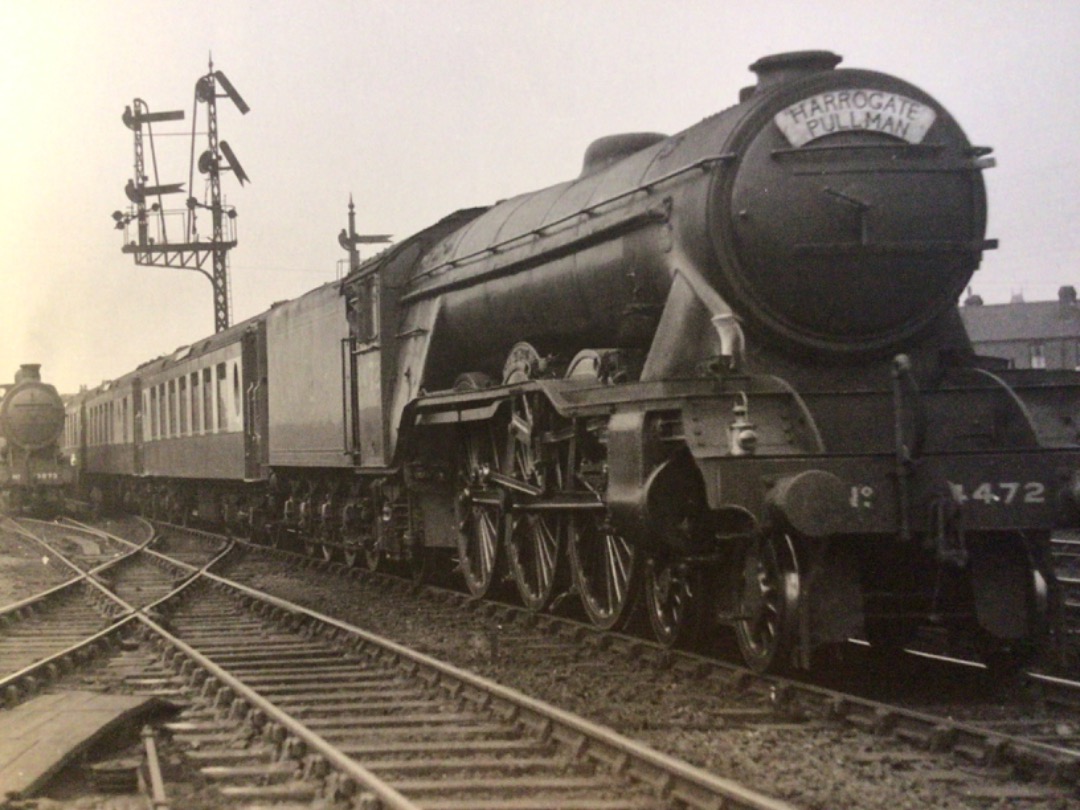 Alex Coomber on Train Siding: An LNER A3 4-6-2 No. 4472 The Flying Scotsman is seen at the head of The Harrogate Pullman circa 1930. It was built at Doncaster
in 1923....