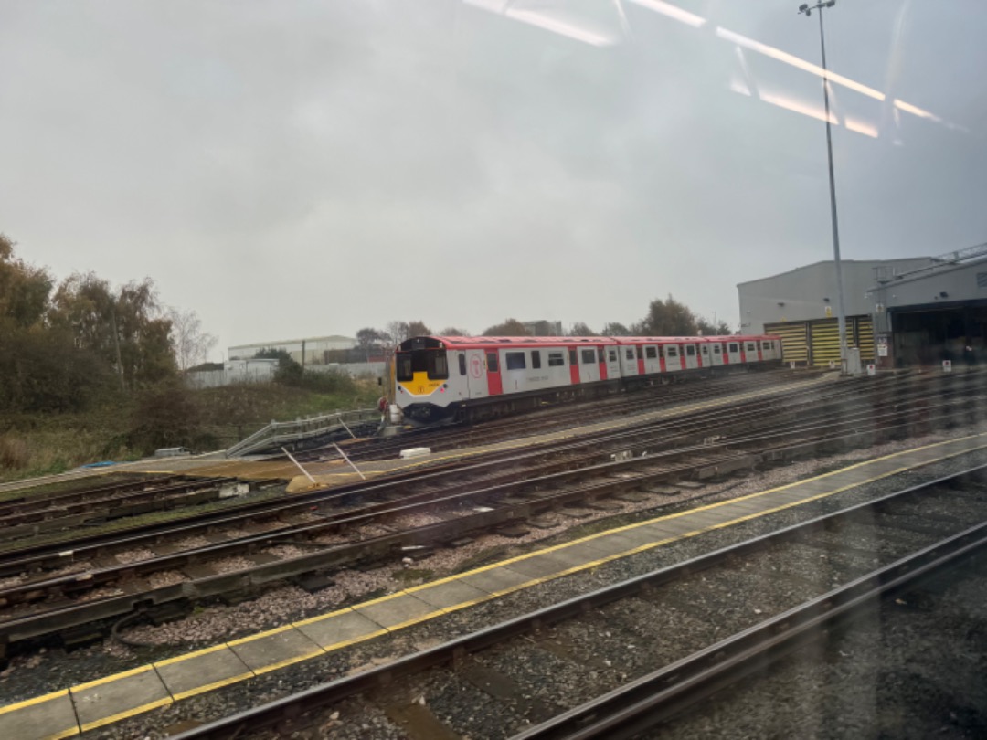 k unsworth on Train Siding: Drive by at Birkenhead North this afternoon... Class 230 D-Train .....The units are converted from old London Underground D78
Stock,...