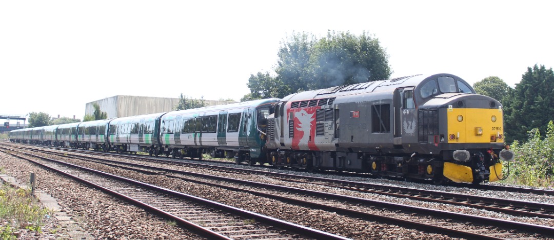 Jamie Armstrong on Train Siding: 37510 pulling 730225 & 730208 working 5Q23 Oxley Carriage Maintenance Depot (11:10) Doncaster Belmont Down Yard. Passing
Meadow Lane,...