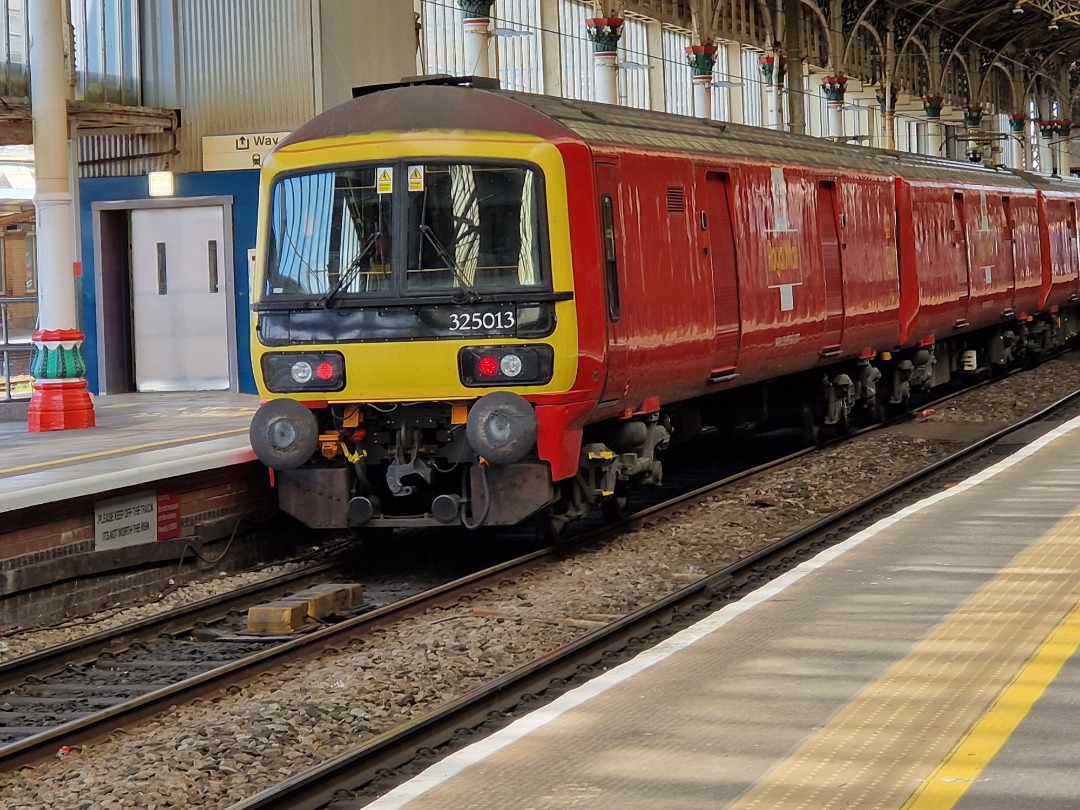 davidboyce178 on Train Siding: DB Cargo Royal Mail 325012 325013 At Preston Wednesday 26th April 2023 #TRAINSPOTTING #ELECTRICMULTIPLEUNIT #CLASS325